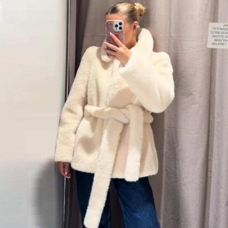 HXAO معطف منفوش باللون البيج معطف فرو نسائي لخريف وشتاء 2025 معطف شعر اصطناعي للنساء حزام مقصوص بأكمام طويلة ملابس خارجية قطيفة