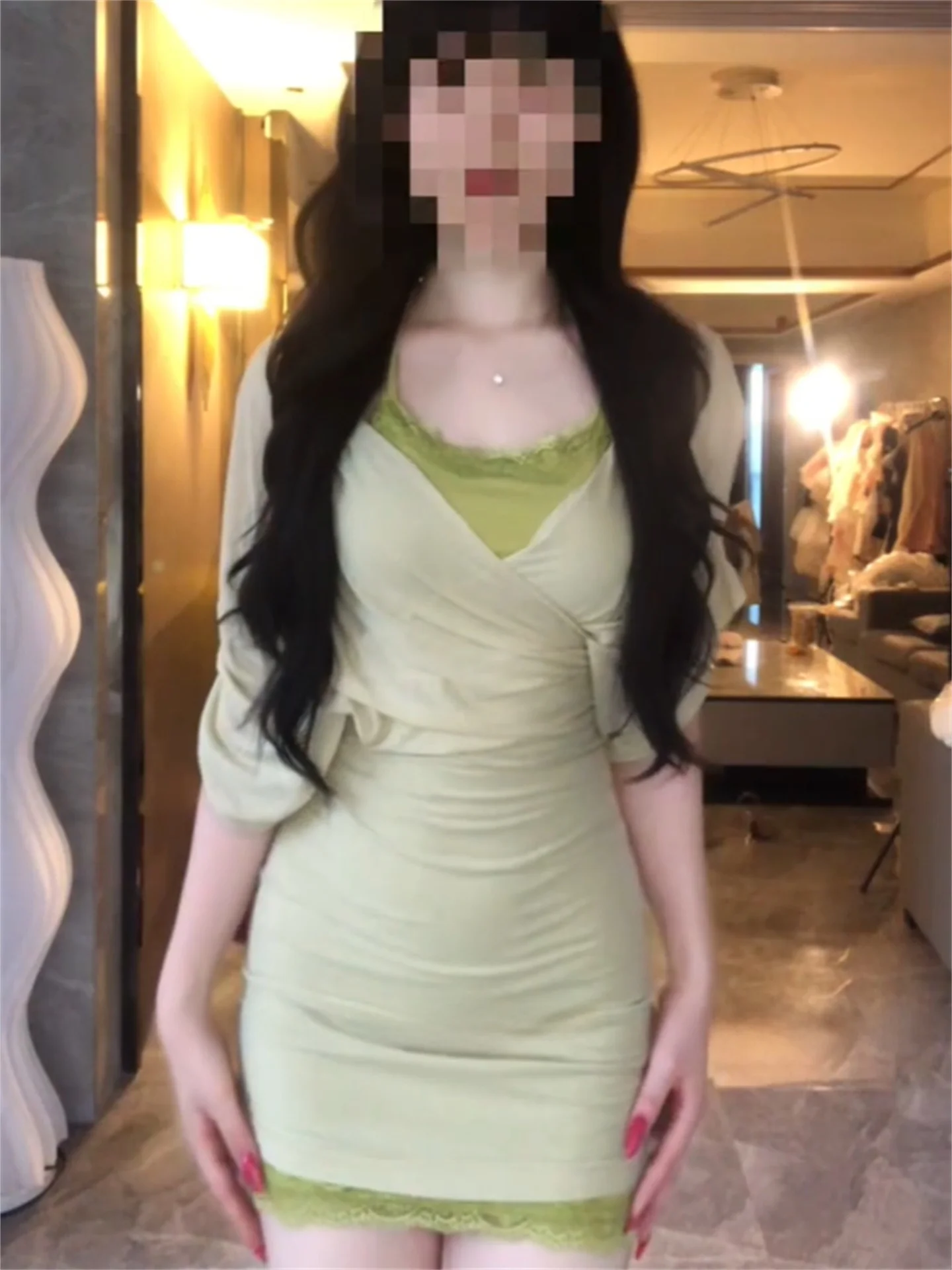 

Pure Desire Summer Green Lace Halter Neck Two-Piece Set Women's Fashion Sun Protection Waist-Cinching Top And Dress Ensemble