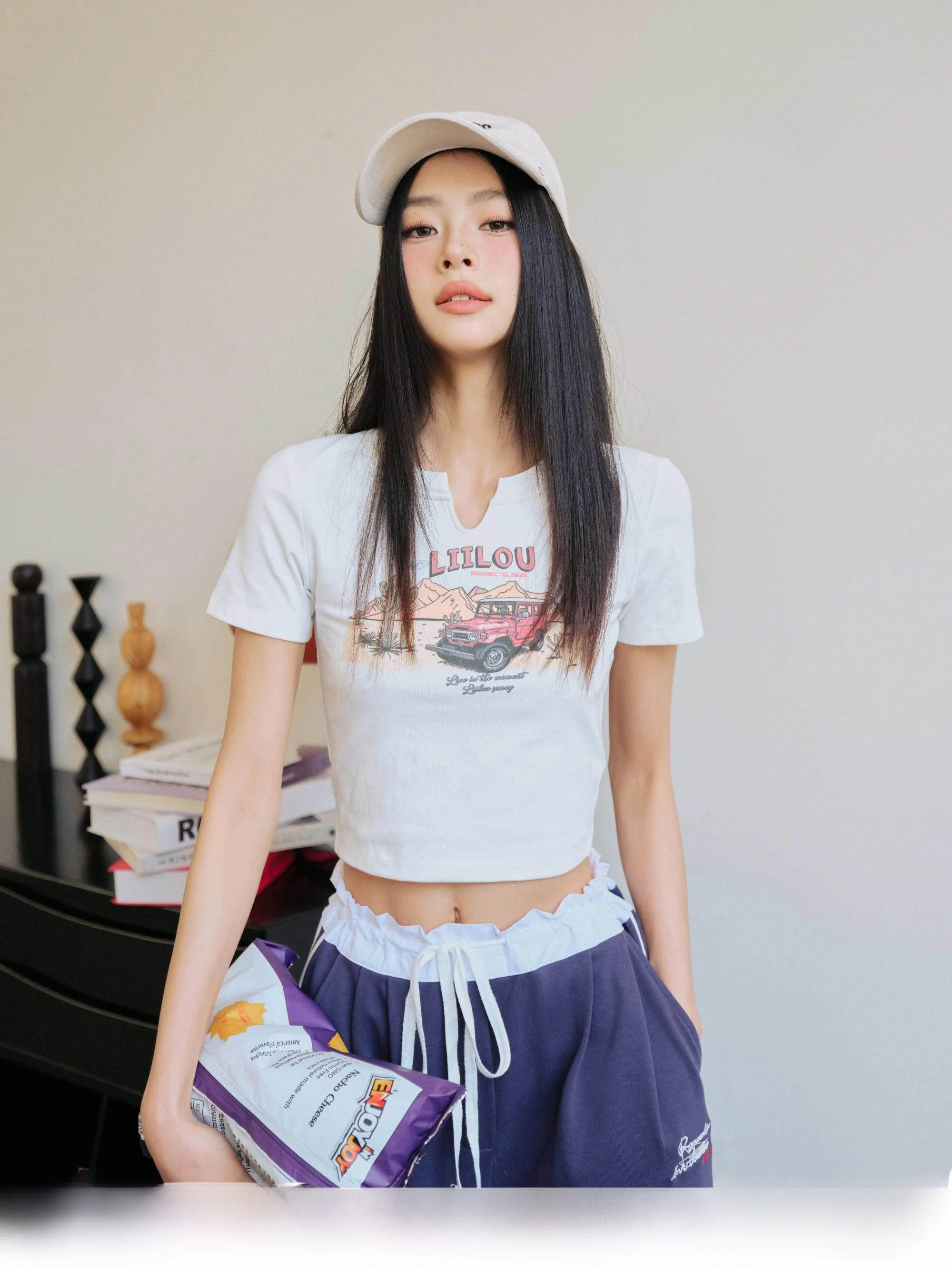 

Liilou Vintage Print V-Ne ort Sve Slim Fit ort Length Versatile T-irt Women Summer Cool Sle round Ne Cartoon P...