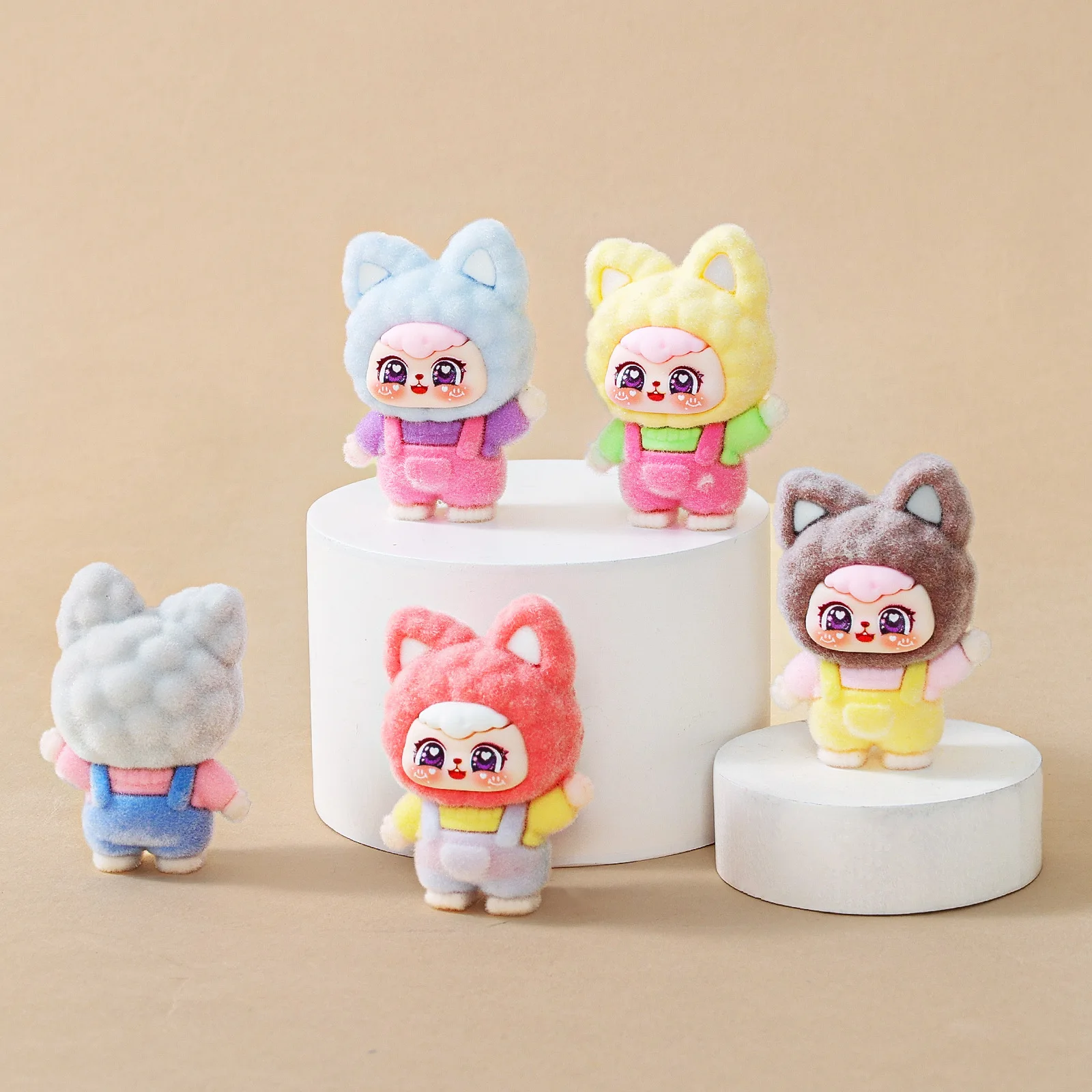 

9 pieces of waving cat pear-shaped cute figurines as creative small gifts, table decorations or cute ornaments.