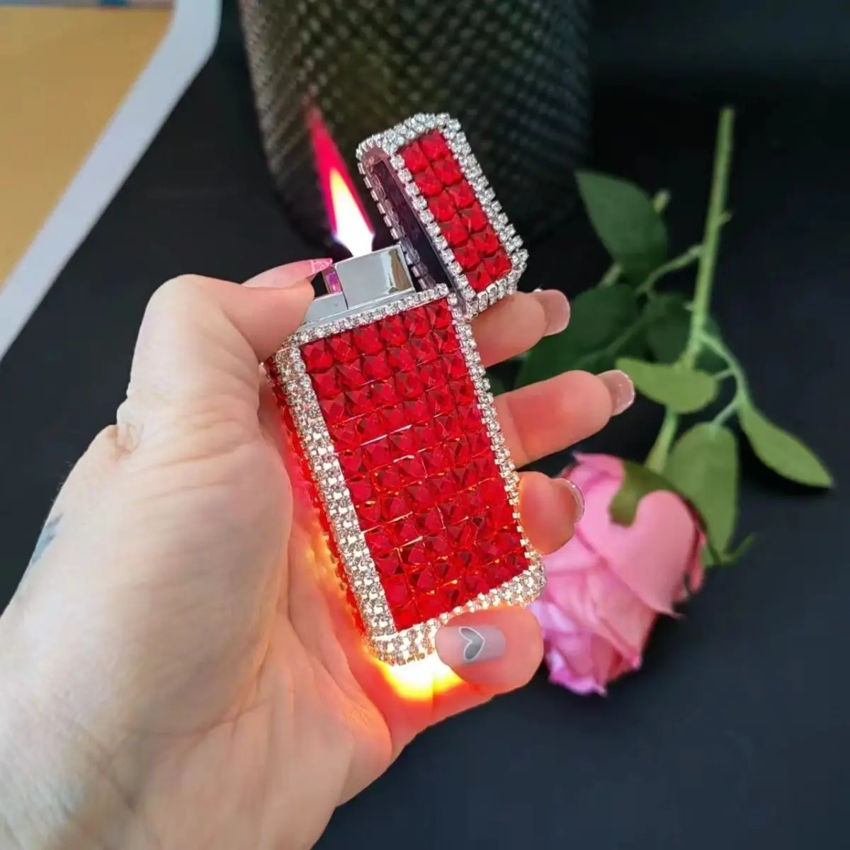 Fashion Rhinestone Lighter Butane Torch Red Fire Lighter Windproof Outdoor Ignition Smoking Cigar Lighter Gift For Men And Women