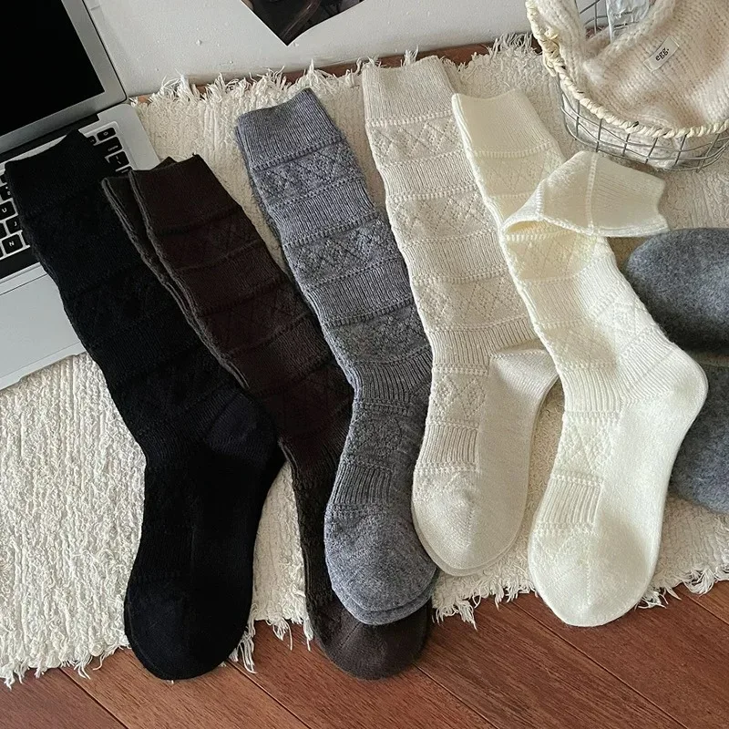 日本のニット暖かいウールストッキング女性用無地シンプルなダイヤモンド型格子柄秋厚手ニーハイソックス