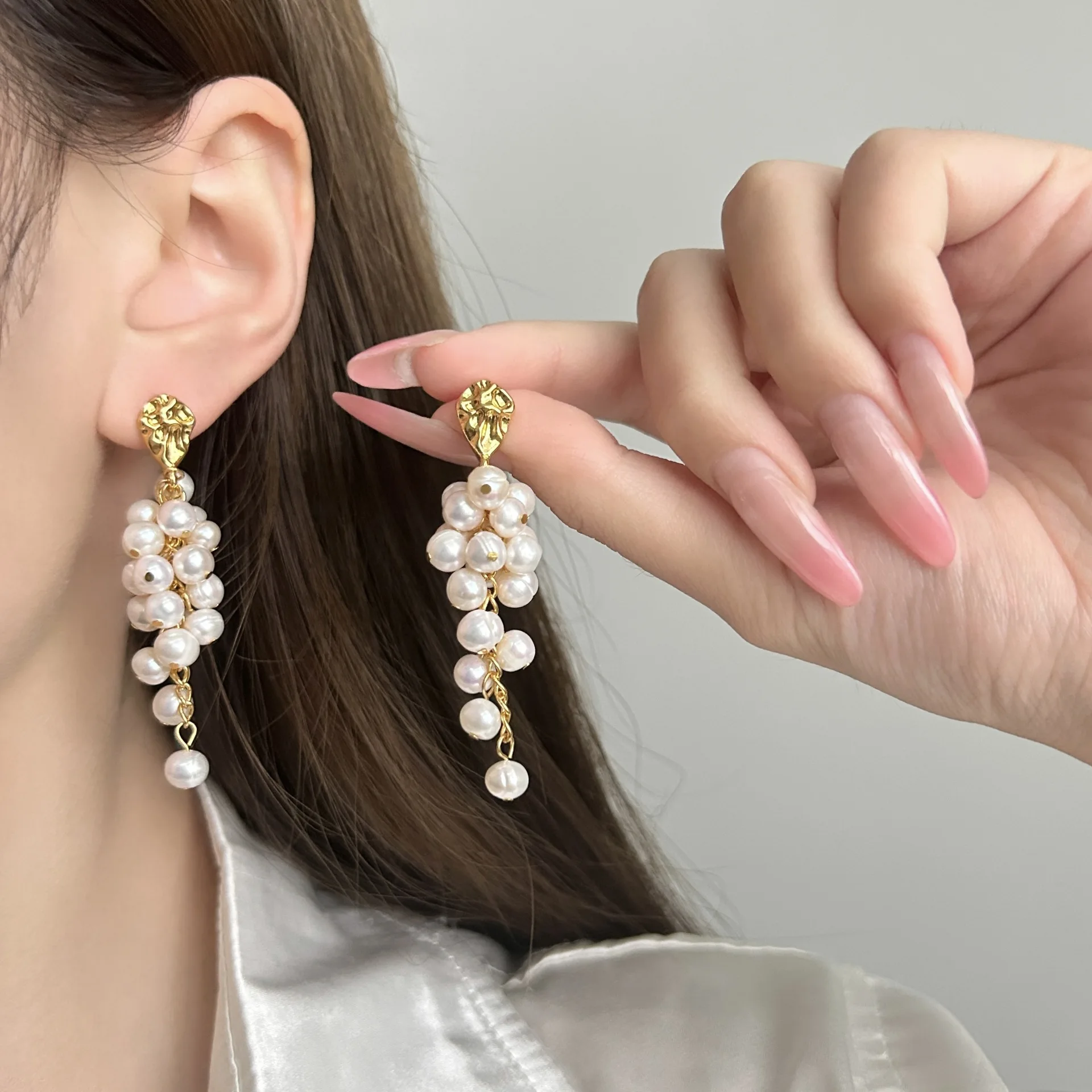 Three-dimensional grape string freshwater pearl earrings women's fringed elegant light luxury natural romantic exquisite niche f