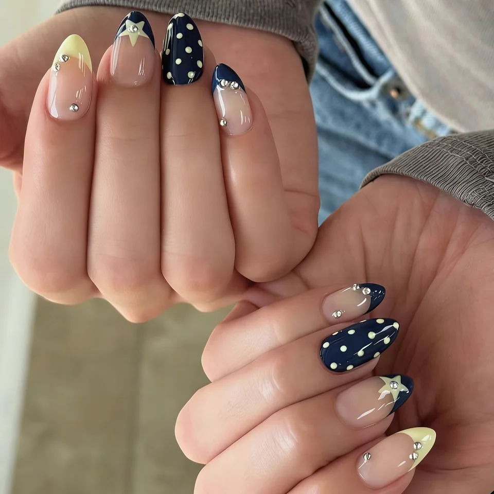 24 uñas postizas francesas con estampado de estrellas, azul y amarillo colorido, lunares, puntas 4