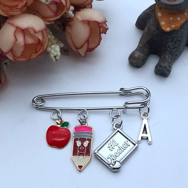 

Женская брошь ручной работы с буквами в виде палитры, подарок учителю, ювелирные изделия ручной работы