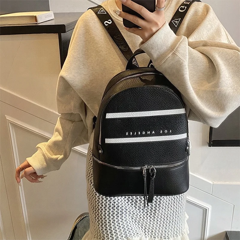 

2025 Trendy Designer Leather Crossbody Bag Minimalist Luxury Handbag Women Vintage Letter Logo Casual Commuter Stylish Shopper