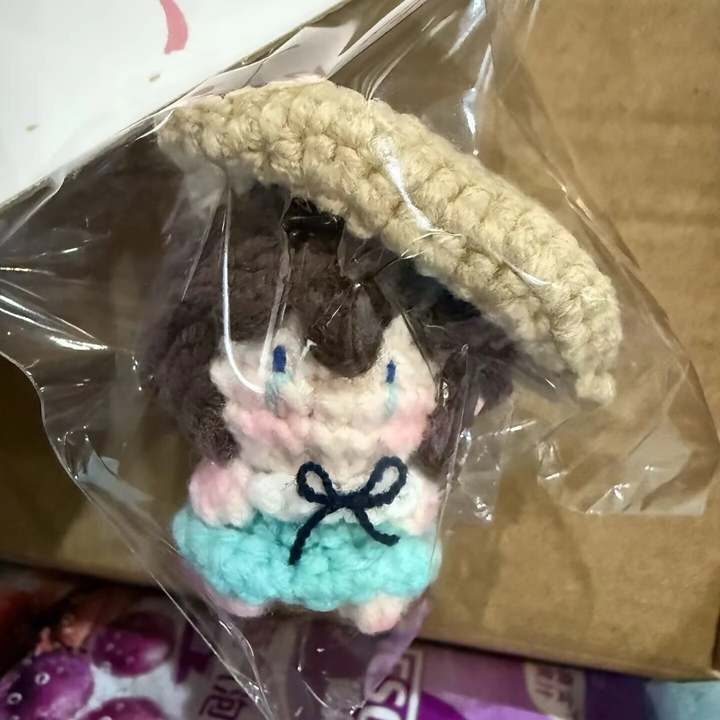 【 منتجات كروشيه 】 قلادة سلسلة مفاتيح من القطيفة "المحقق كونان" و"Ai Haibara" هدية كروشيه