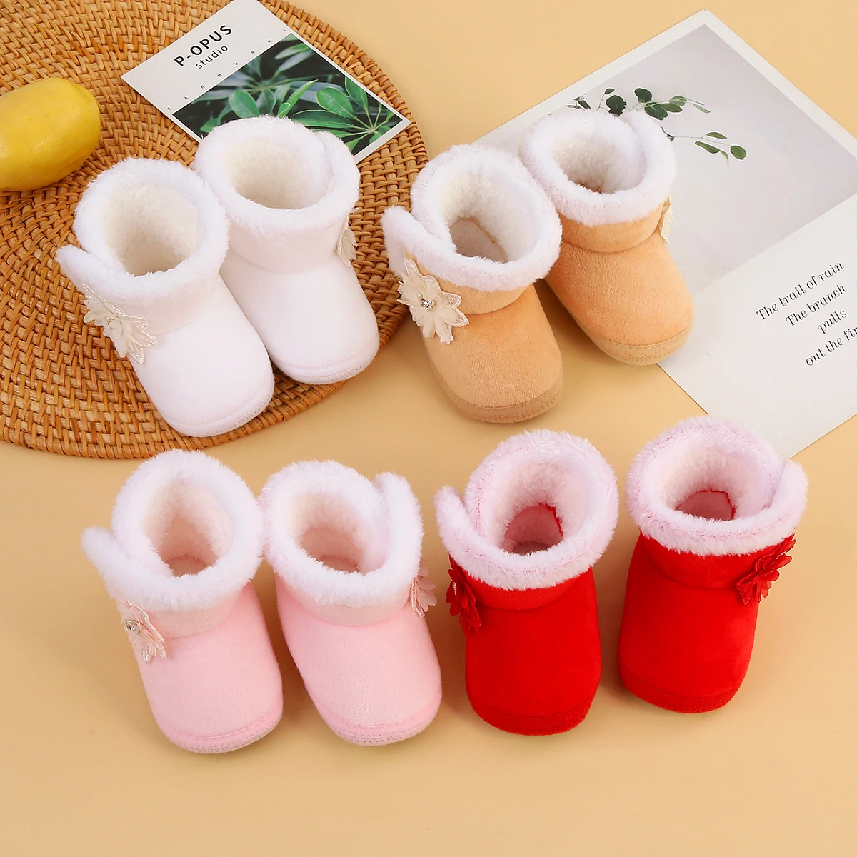 Baby Non-Slip Toddler Boots, Cute Flower Design, Soft Flat Shoes for Infants, Suitable for Indoor Holiday Parties and Gatherings