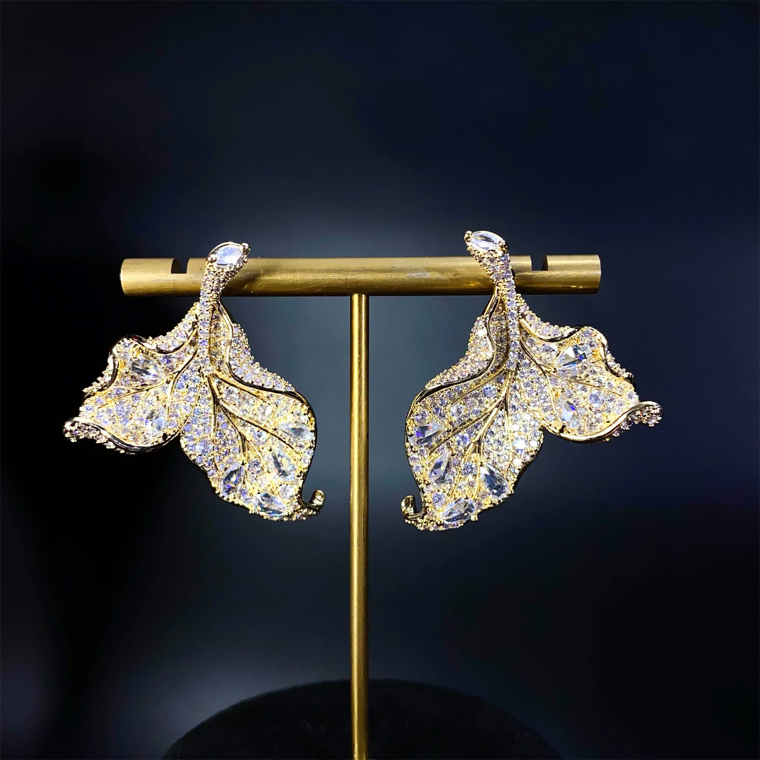 

New leaf curved earrings stereoscopic multi-colour studs light luxury fashion ladies jewellery set summer prom event E80