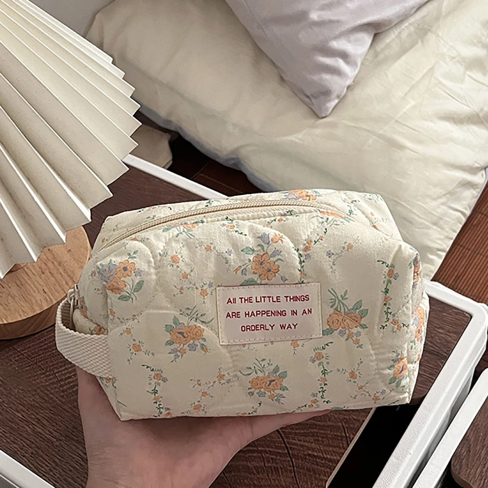 Cute Vintage Floral Cosmetic Bag for Women Plaid Soft Cotton  Female Travel Makeup Case Quilted Cotton Flower Small Handbags