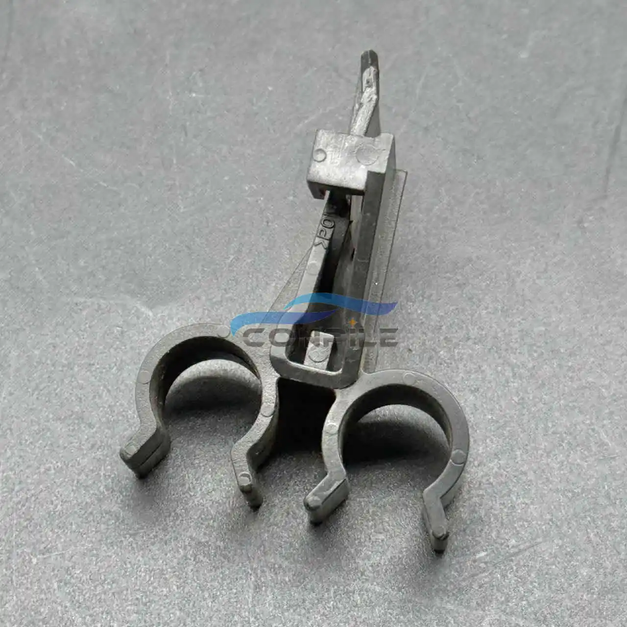 1pc for VW PASSAT B5 Engine fuel pipe bracket  inlet and outlet pipe fixing clip