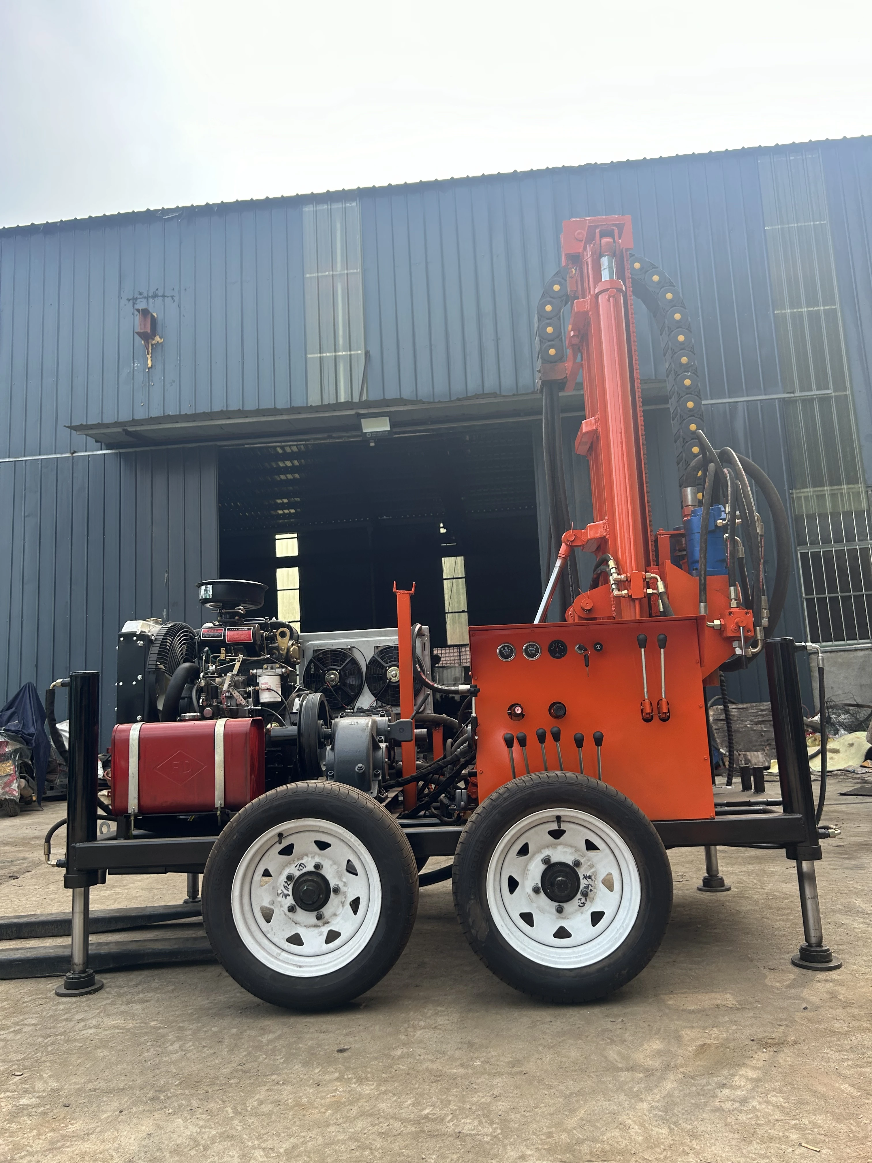 고하중 맞춤형 200m 깊이 유압 디젤 수중 시추기