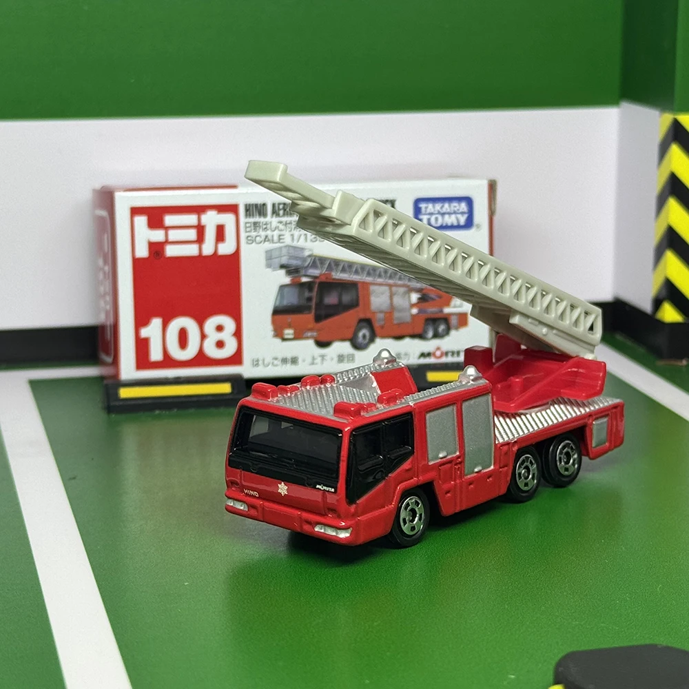 

Takara Tomy Tomica No.108 Hino Aerial Ladder Fire Truck Die Casting Static Alloy Car Mode Collection Display Boy Toy Gift
