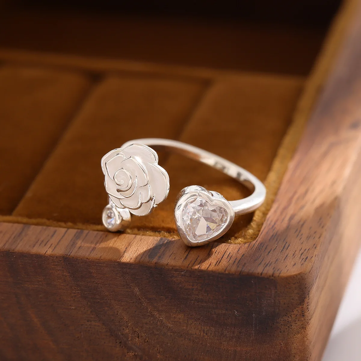 Neue Mode Liebe Exquisite Kristall Rose 925 Sterling Silber Persönlichkeit Beliebte Blume Öffnung Ringe R397