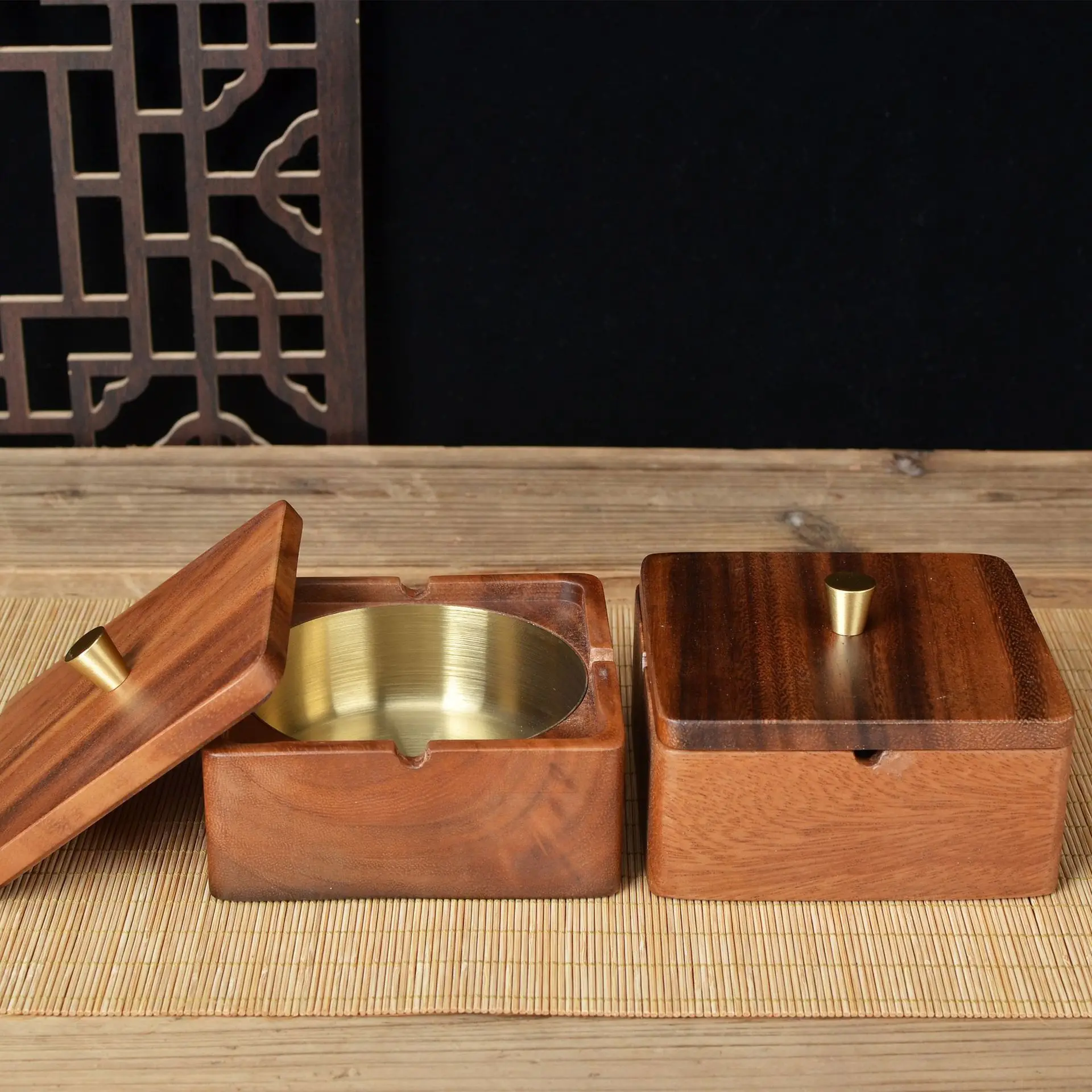 Solid wood walnut ashtray office with cover anti-fly ash Chinese light luxury gifts Father's Day gifts household