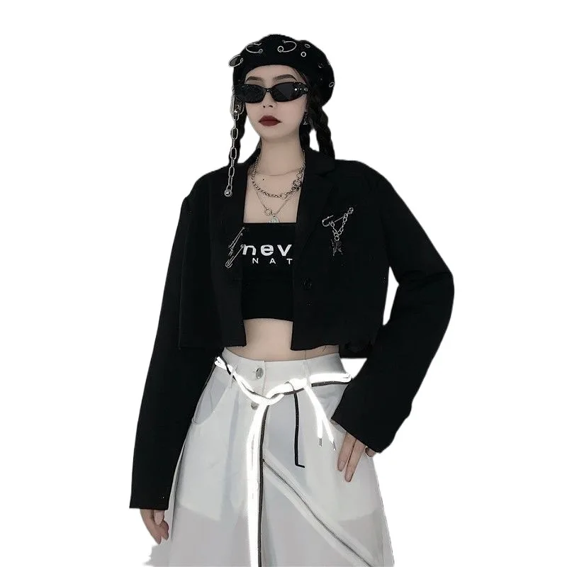 เสื้อเบลเซอร์ครอปสีดำสำหรับผู้หญิงสไตล์ฤดูใบไม้ร่วง Y2K ดีไซน์โซ่โลหะเก๋ไก๋ สไตล์เกาหลี ฮิปสเตอร์ สตรีทแวร์ เสื้อคลุมสั้นหลวมๆ