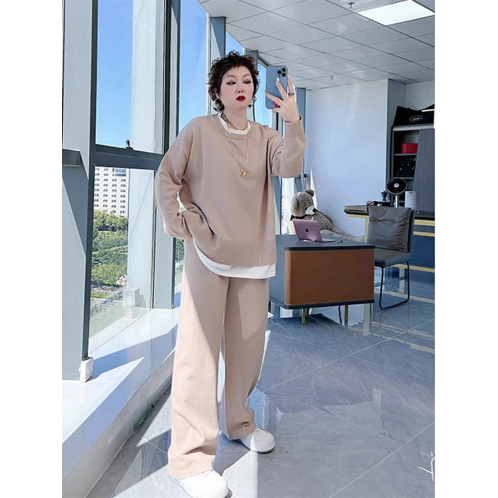 

Мужской вязаный комплект свободного кроя с круглым вырезом и длинными рукавами, повседневный костюм из двух предметов с прямыми брюками, осенняя коллекция, полиэстер