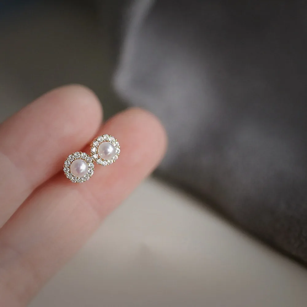 

Letter earrings 2025 new design simple stud earrings for women