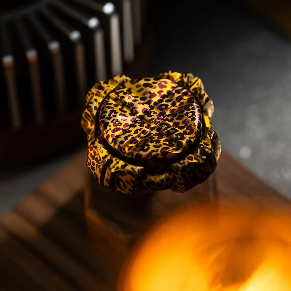 لعبة تخفيف التوتر المعدنية الميكانيكية المنحنية ذات تسعة أيدي EDC #5