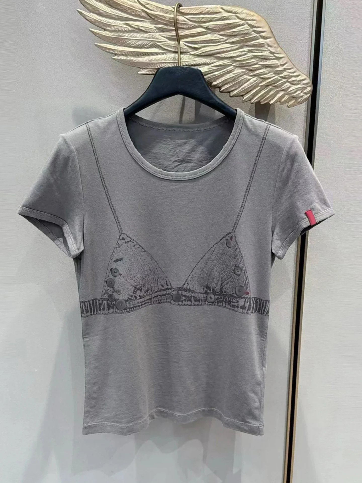 

Весна 2026: Женская серая футболка из чистого хлопка в повседневном стиле с принтом, модный высококачественный топ, удобная дышащая рубашка