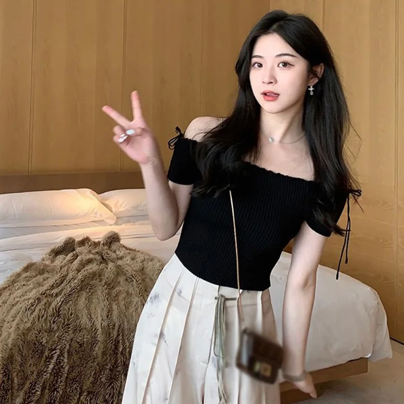 

Женская Элегантная трикотажная футболка в полоску с открытыми плечами Корейская версия пикантные универсальные модные футболки с короткими рукавами Топ для осени