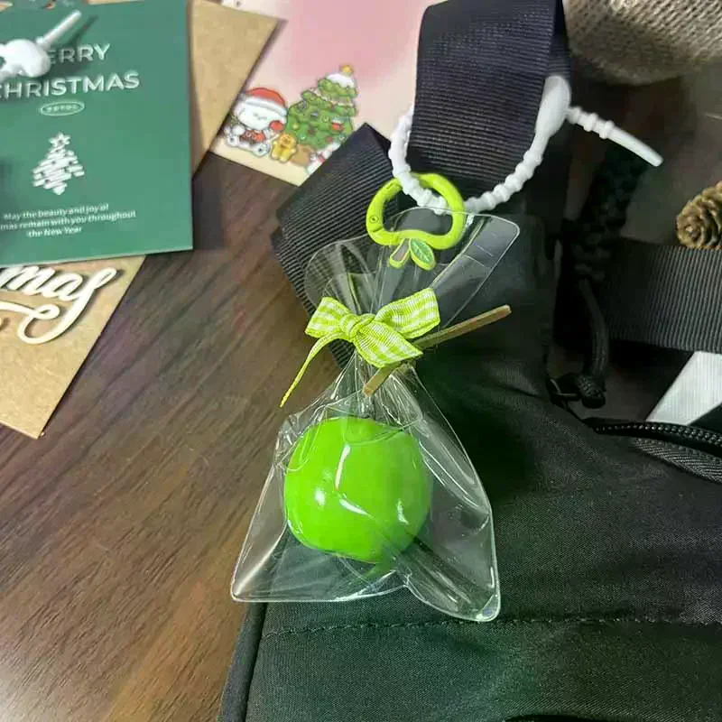 Мультяшный-рождественский-брелок-с-яблоком-милый-смоляный-Санта-Клаус-подвеска-в-виде-рождественской-елки-брелок-для-ключей-сумка-аксессуары-праздничная-вечеринка-Рождественский-подарок