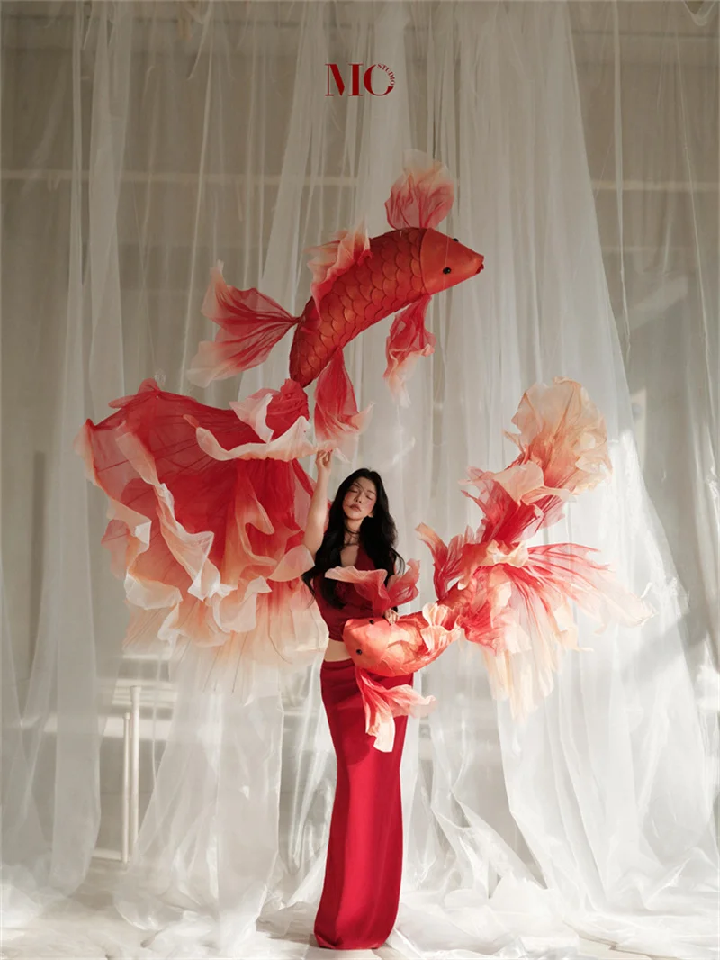 

Костюм для фотосессии в стиле красного карпа: Новогоднее настроение, национальный тренд, художественный портрет, атмосферная фотосъемка для студии