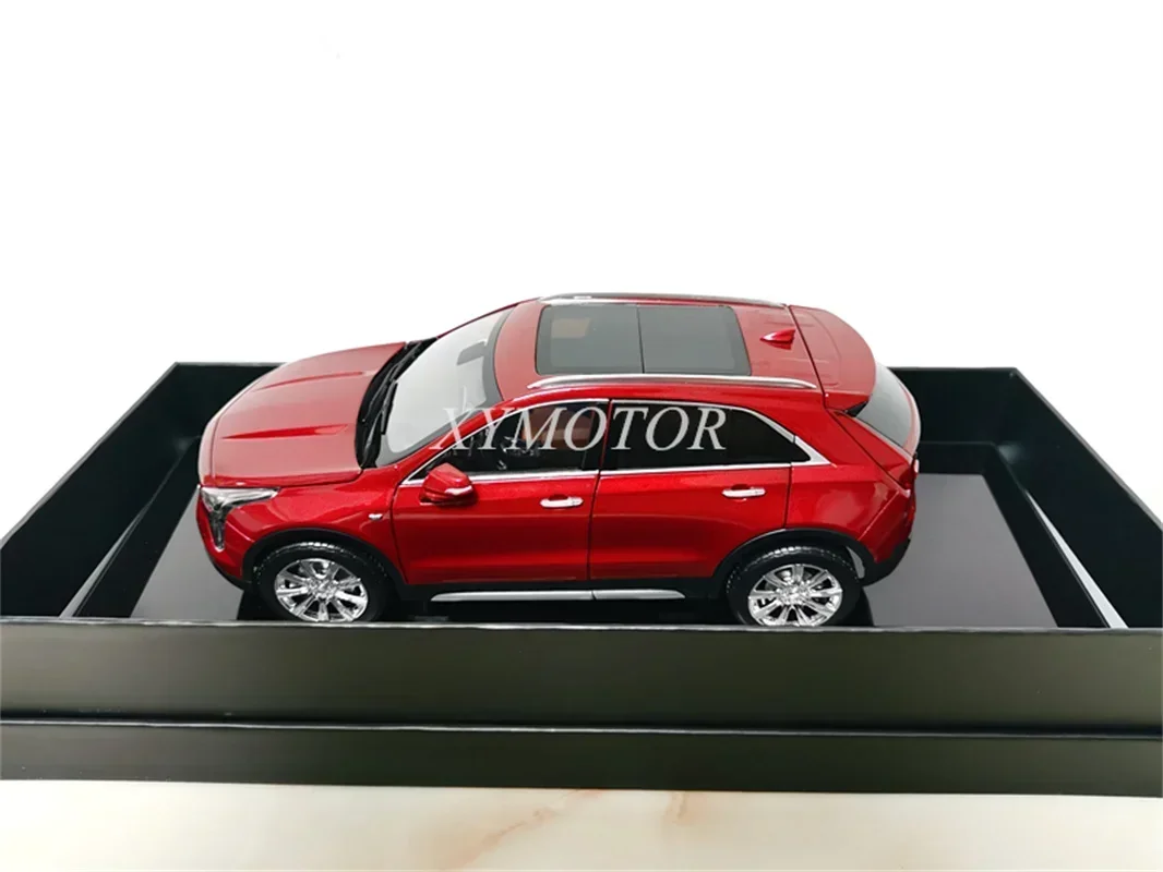 1/18 For Cadillac XT4 2022 SUV Diecast Model Car Off-road vehicle Toys Gifts Red Display Ornaments Collection