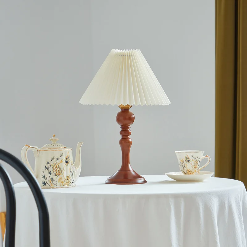 

American medieval solid wood table lamp retro bedroom bedside lamp wabi sandy wind B & B creative personality pleated table lamp