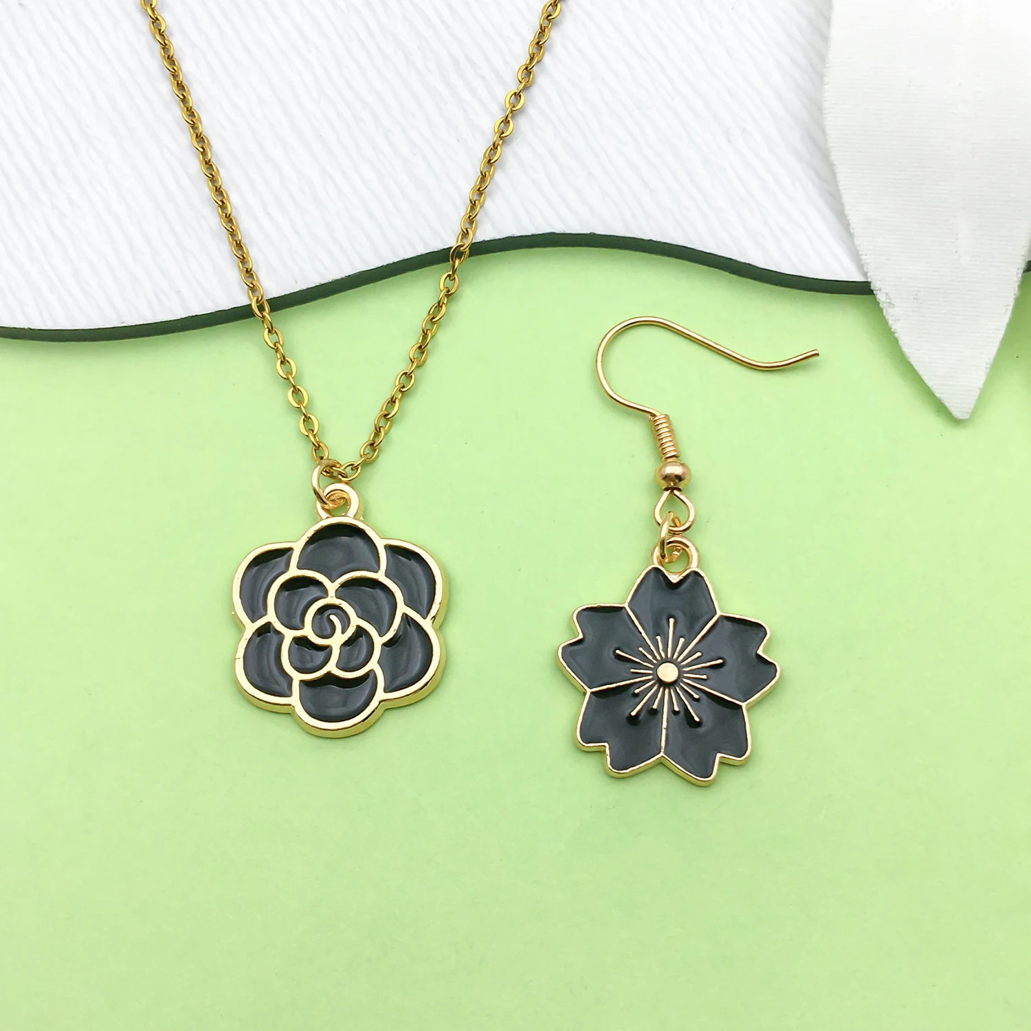 30pcs Black Enamel Flower Charms Alloy Small Daisies, Cherry Blossoms, Rose Flower Pendants For DIY Jewelry Making Accessories
