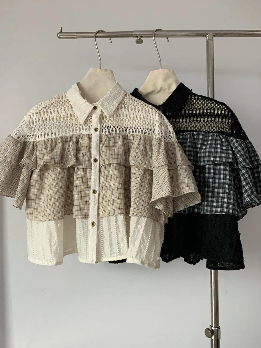 Retro Dongda Gate 2026 Women's Loose Bubble Sleeve Shirt Short Sleeve Pleated Hem Checkered Flip Collar Breathable Summer Top