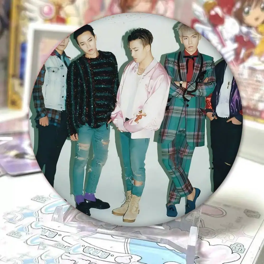 K-Pop Group BIGBANG شارات دبابيس كرتونية دبابيس مصنوعة يدويًا لحقيبة الظهر مجوهرات اكسسوارات شارة الهدايا