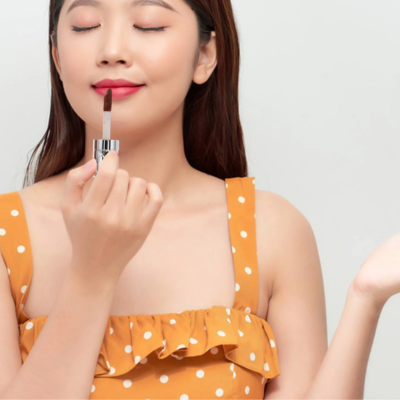 保湿リップグロス 長持ちする色付きリップバーム プランパー マットな質感 簡単に塗れる口紅 女性 ティーン ガールズ向け