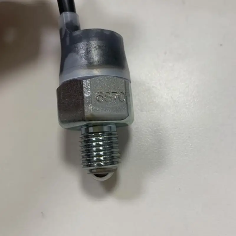 8-97492687-0 8974926870 8982284820 8-98228482-0   reverse light switch sensor for   FVR 6HK1 6WF1