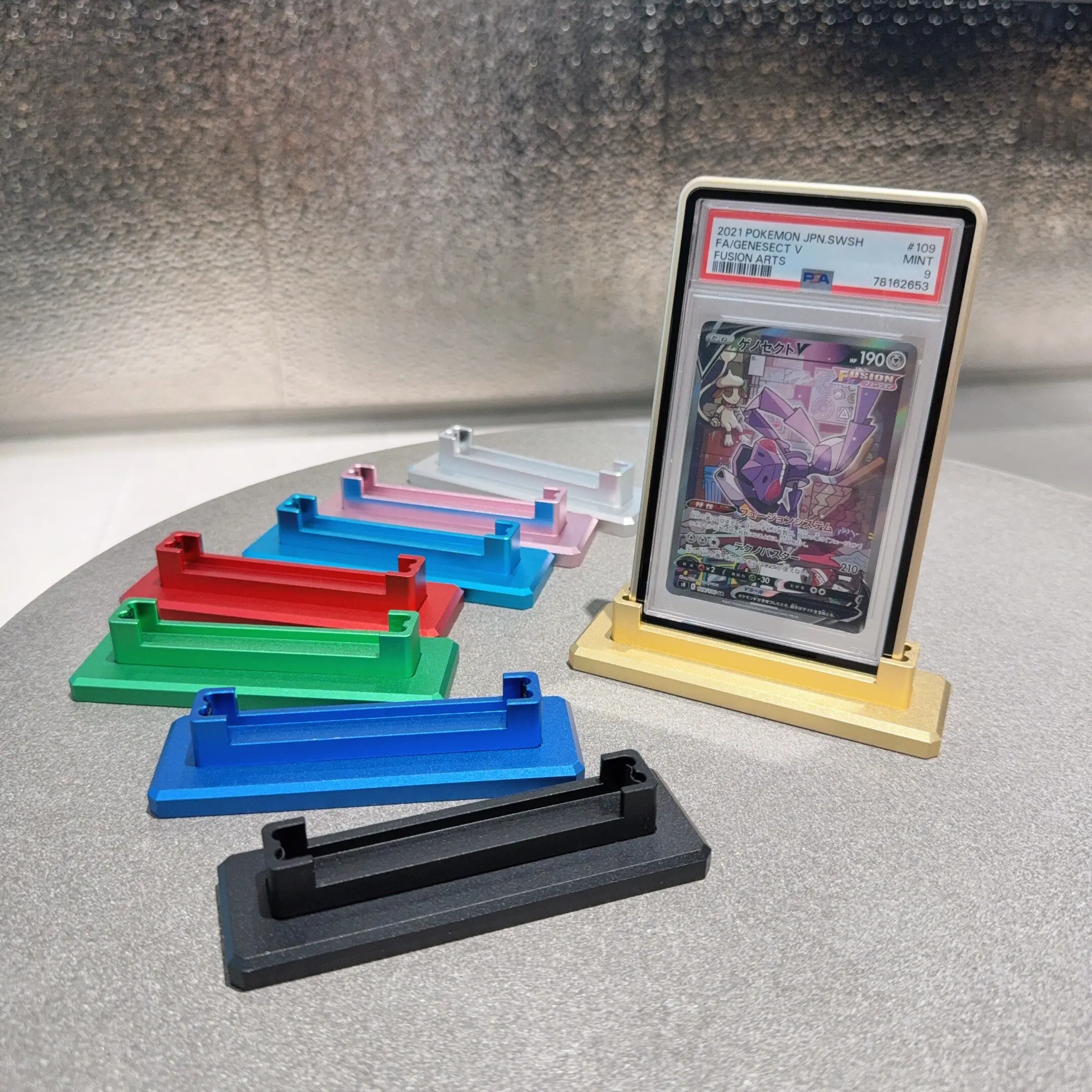 حامل عرض بطاقات من سبائك الألو - مراجعة Graded Card Display وسعره