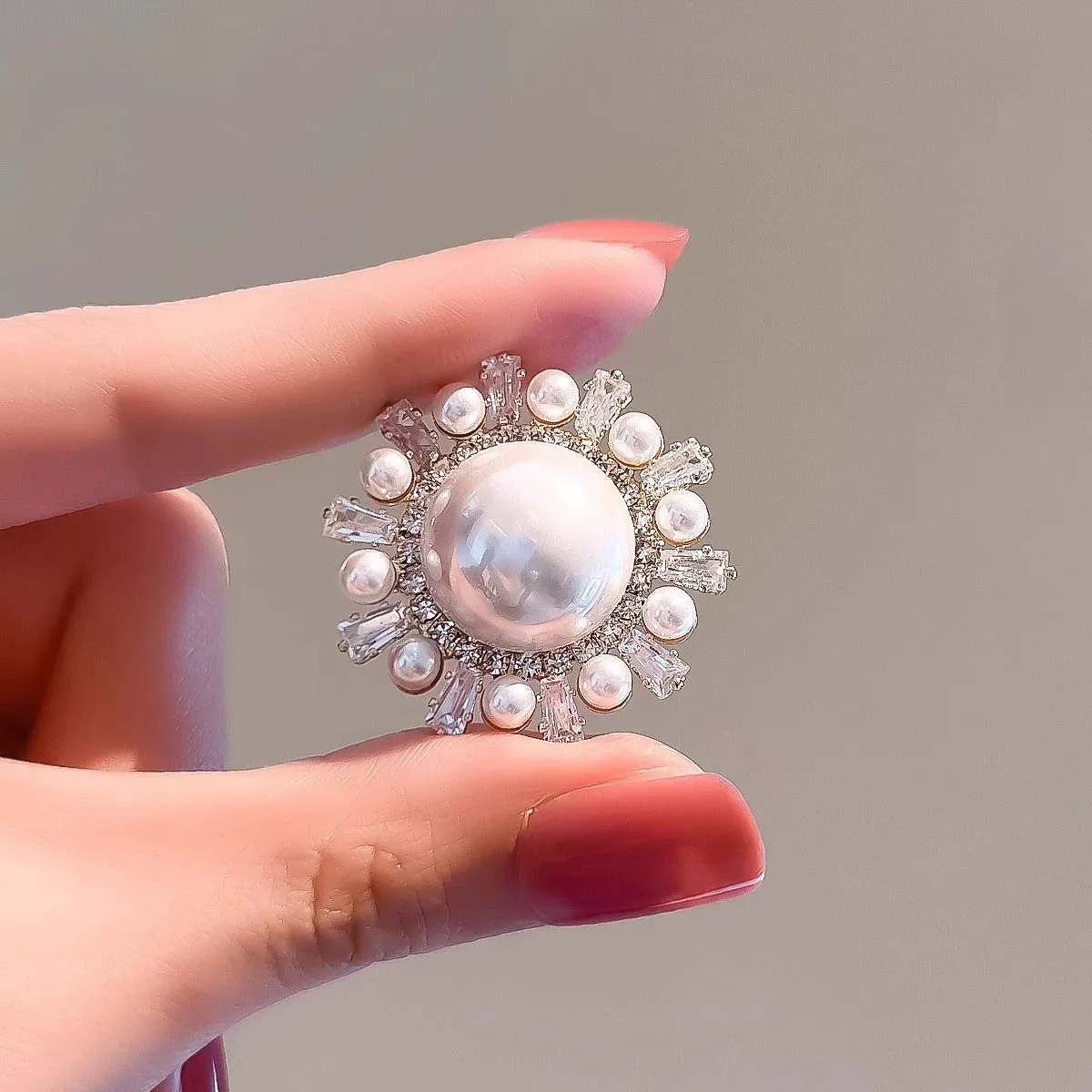 Cross border retro versatile coat, suit accessories, gemstone brooch, high-end pearl flower brooch