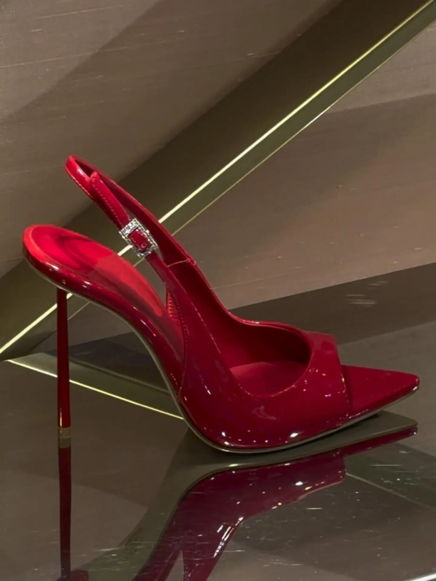 

Красные туфли-лодочки из лакированной кожи на тонком высоком каблуке, новая модель, с неглубоким вырезом, сексуальные, для женщин.