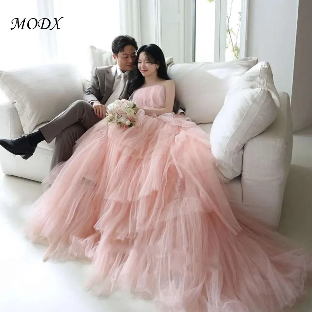 

MODX Elegant Blush Pink Tulle Layered Wedding Dresses Korea Photoshoot Strapless Sweep Train Bridal Gowns Evening Party Dress