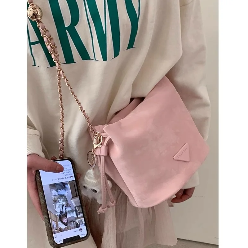 bolsa-buet-fena-versatil-e-moderna-ideal-para-uso-diario-no-verao-com-superficie-ia-e-estilo-linkchic