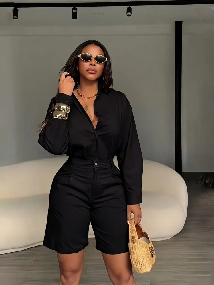 Schickes 2-teiliges Set für Damen: Einfarbiges Langarm-Hemd mit Knöpfen und hochtaillierte plissierte Bermuda-Shorts, Büro-Outfit für Damen. – Detail 8