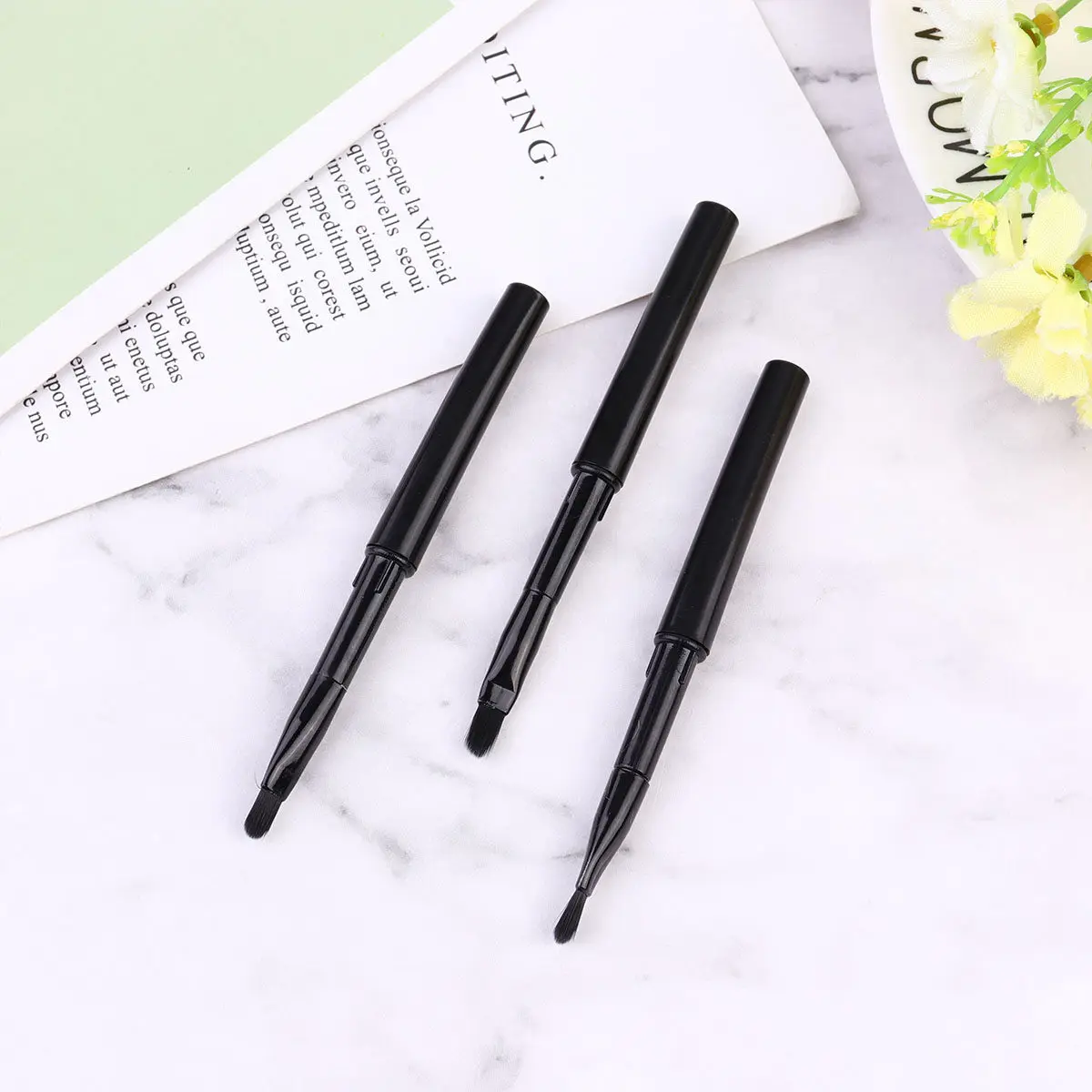 

30 шт. одноразовых кистей для губ в форме тонкой ручки, точные аппликаторы для макияжа губ, гигиеничные, в индивидуальной упаковке