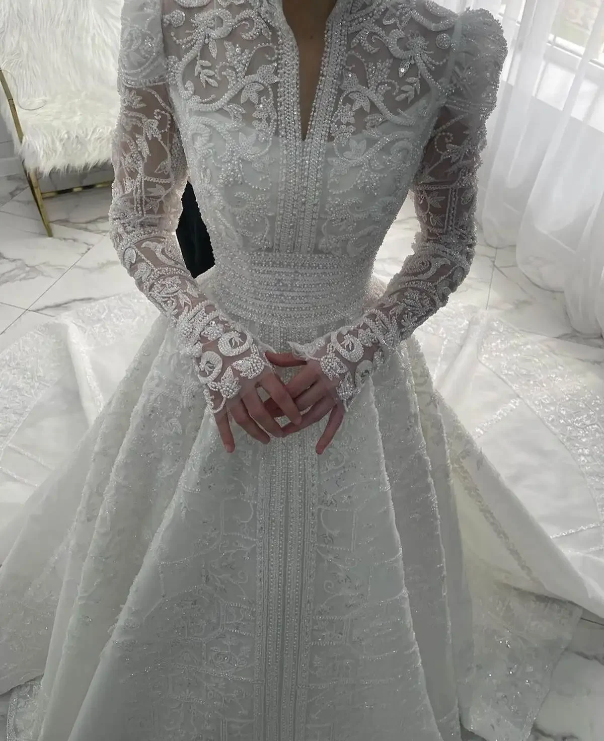 Luxury Pearl Wedding Dresses Sequins Beading High Neck Bridal Gowns Muslim Long Sleeve Customized A Line Dress Vestido de novia