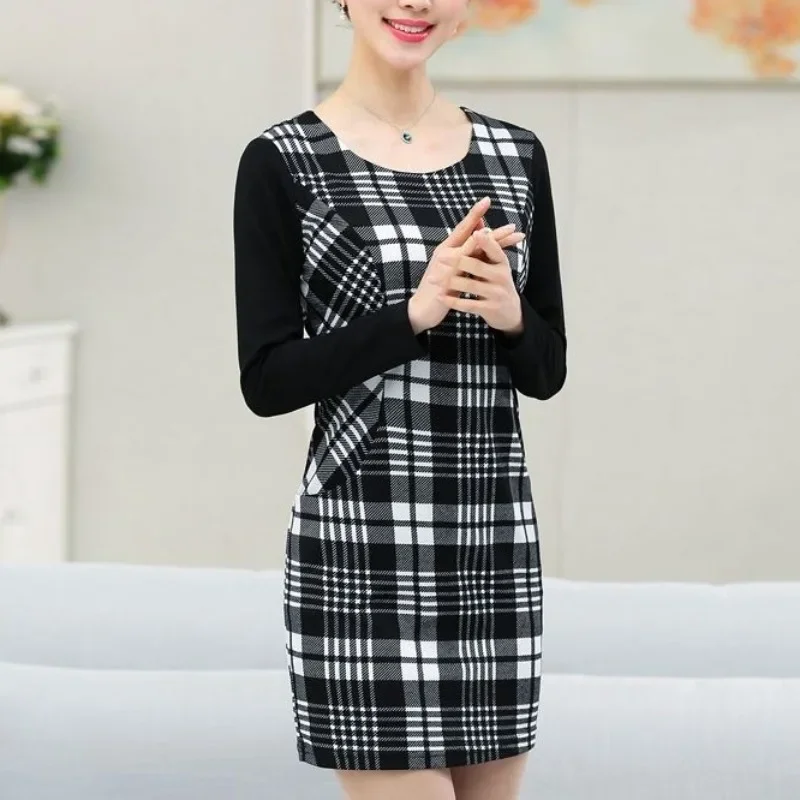 

2023 Autumn and Winter Women's Pullover Round Neck Patchwork Plaid Pockets Slim Bottom Fashion Casual Elegant Long Sleeve Dress