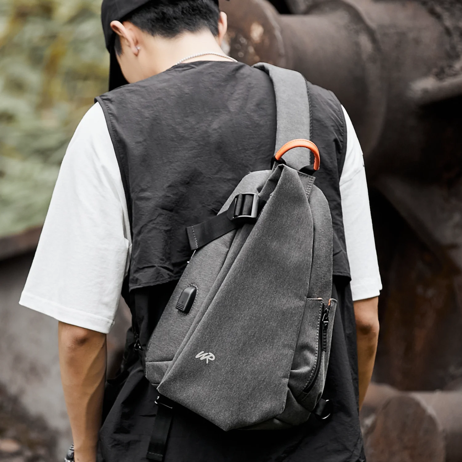 

Casual Men's Chest Bag - Stylish, Multi-functional Shoulder Bag