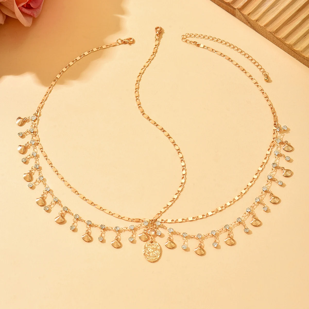 

Нежная подвесная цепочка на голову с кисточкой в форме ракушки, подходит как аксессуар для выступления на сцене для этнических танцев.