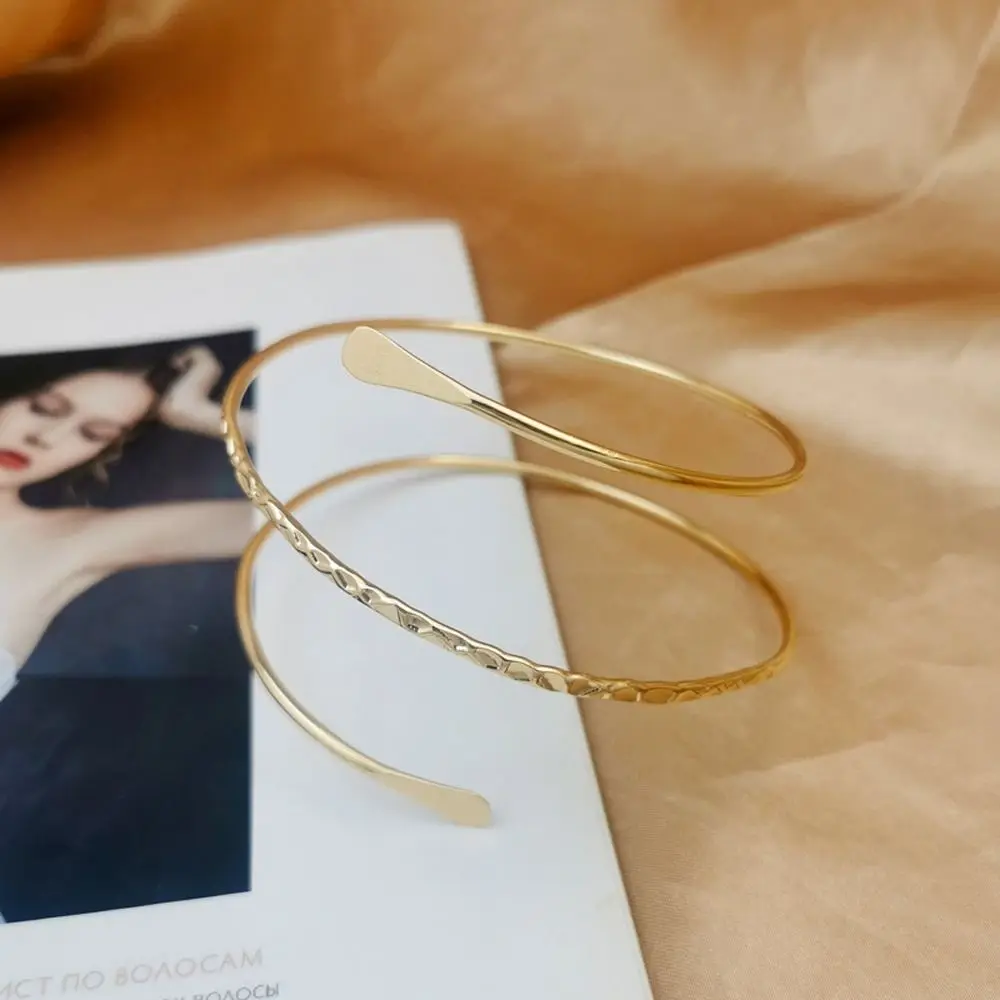 Alloy Wide Open Arm Cuff Leaves Exaggerated Bangle Women Arm Chain for Birthday Gift Girl Gift Fashion Jewelry Party