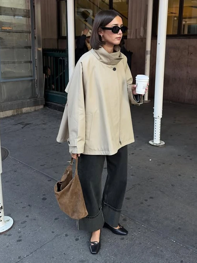 Повседневная короткая ветровка женская, свободная, с воротником-стойкой, с длинными рукавами, трапециевидной плащ, женская осенняя мода 202, шикарная однотонная верхняя одежда для женщин Повседневная короткая ветровка женская, свободная, с воротником-стойкой, с длинными рукавами, трапециевидной плащ, женская осенняя мода 202, шикарная однотонная верхняя одежда для женщин