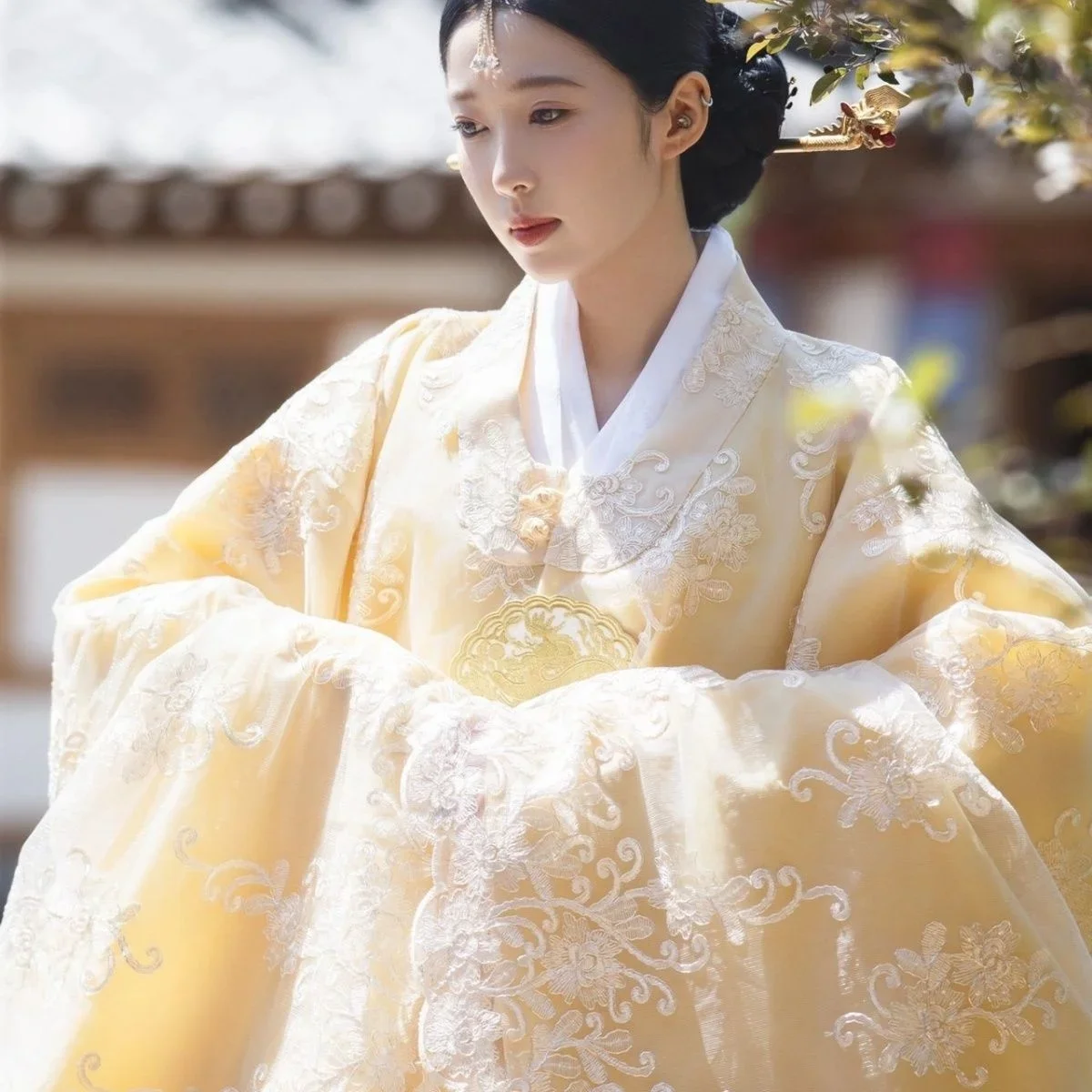 

Yellow Korean Clothes Women Traditional Costume Palace Hanbok Elegant Modern Fashion Luxury Dress Party Stage Photograph 한복