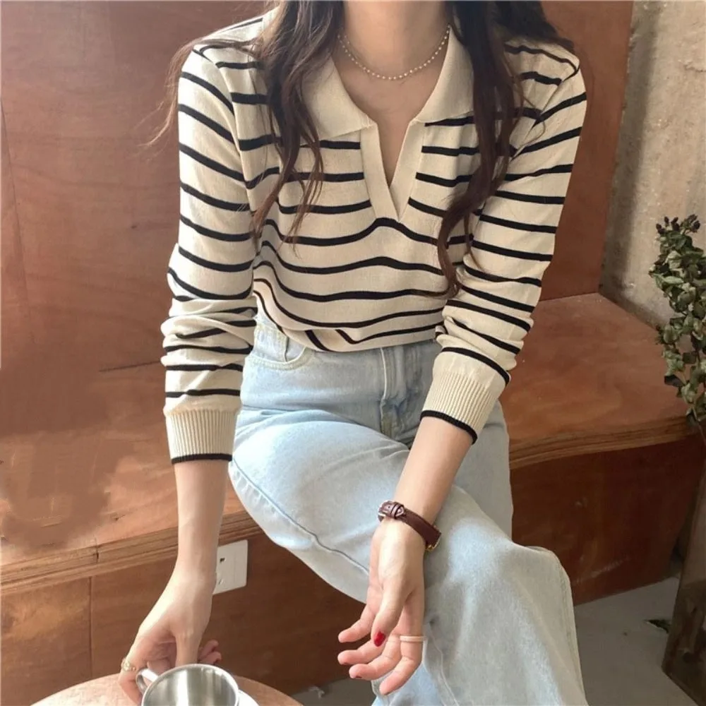 

Элегантный тонкий трикотажный пуловер с V-образным вырезом, длинными рукавами, полосатым узором, тонкими лацканами, в стиле Y2K, с элементами пэчворка, приталенный, для офиса