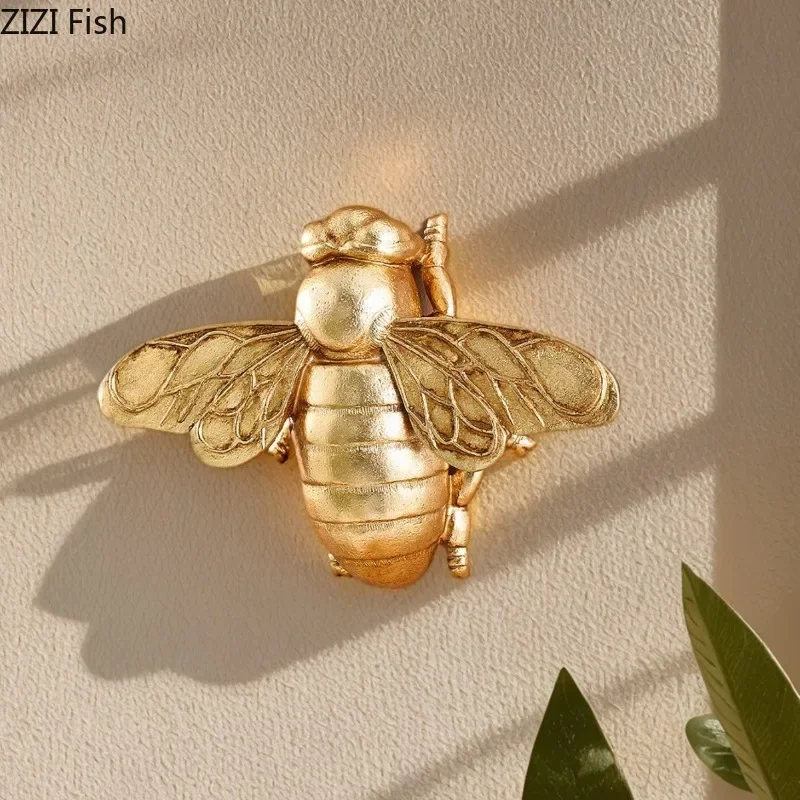 

Golden Resin Bee Ornament Insect Wall Decoration Pendant Crafts Animal Sculpture Display Model Statue Hanging Decorations